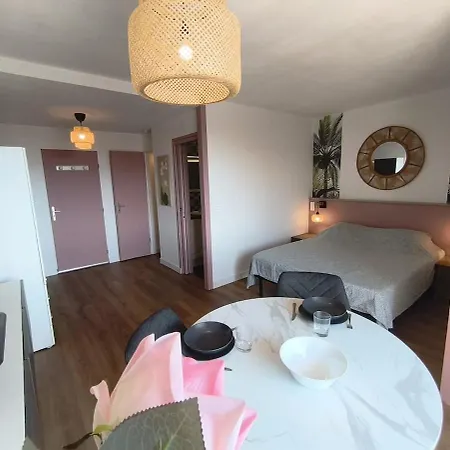 La Roseraie Du Chateau Climatise! Апартаменты *